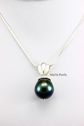 Pendant- Tahiti black pearl oval waterdrop